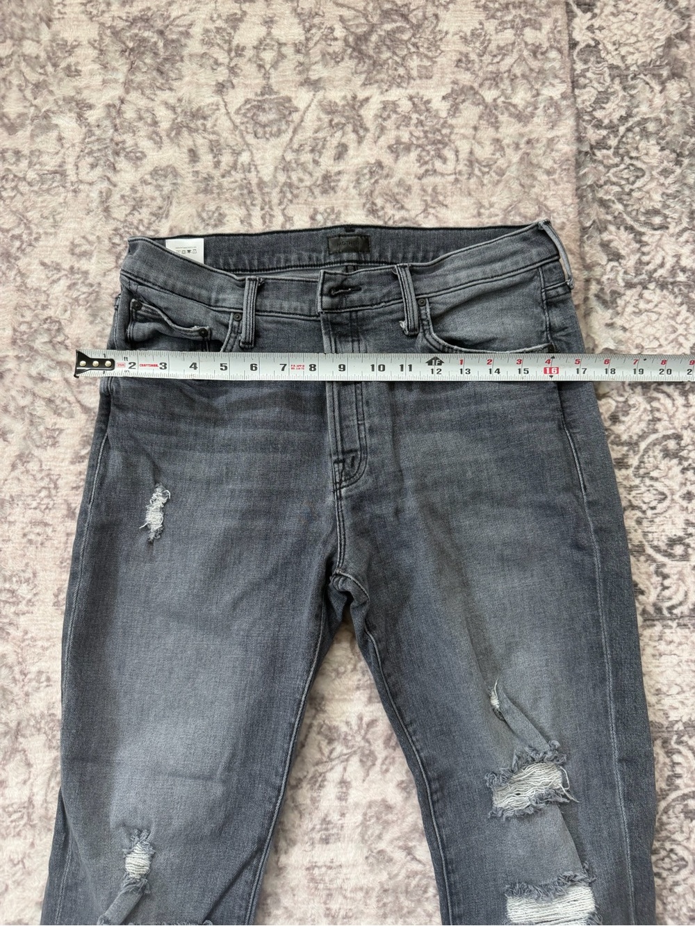 MOTHER The Scrapper Cuff Ankle Fray Gray Wash Women’s 29 Unstitched In The Dark - Picture 9 of 9